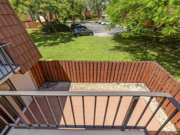 Bright 2-Bed Townhome with Private Courtyard