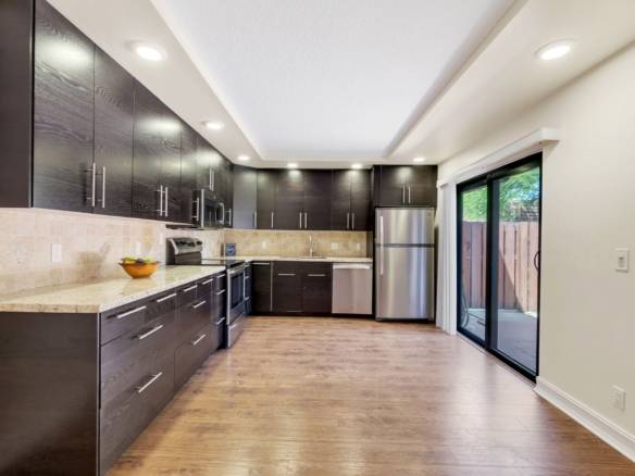 Bright 2-Bed Townhome with Private Courtyard