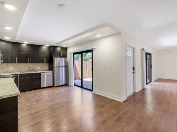 Bright 2-Bed Townhome with Private Courtyard