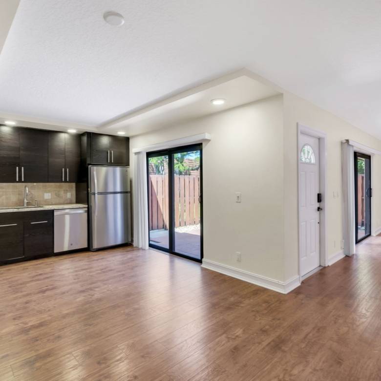 Bright 2-Bed Townhome with Private Courtyard