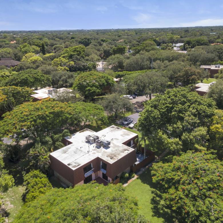 Bright 2-Bed Townhome with Private Courtyard