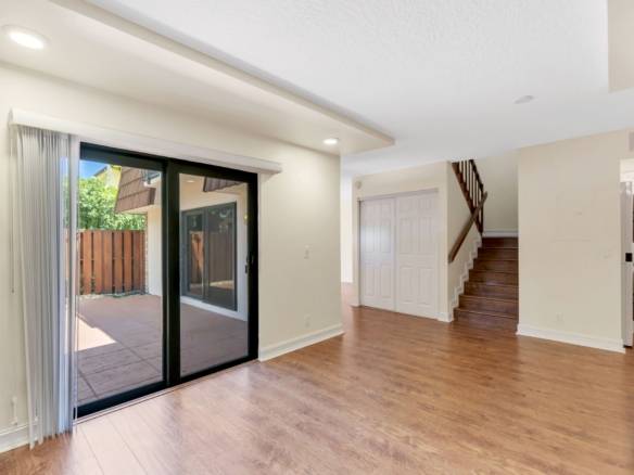 Bright 2-Bed Townhome with Private Courtyard