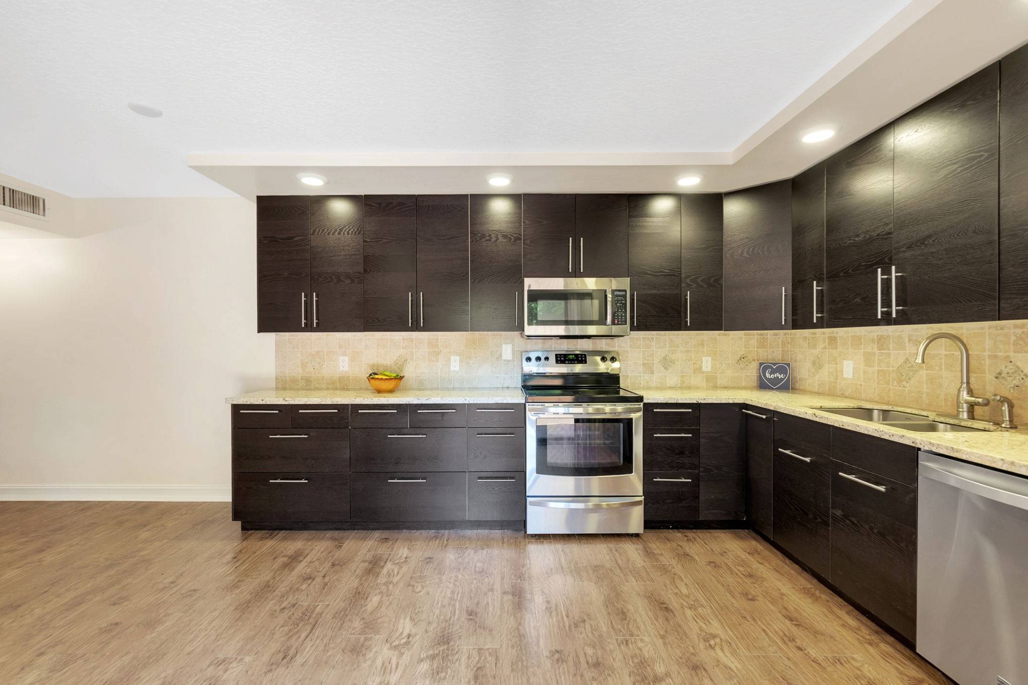 Bright 2-Bed Townhome with Private Courtyard