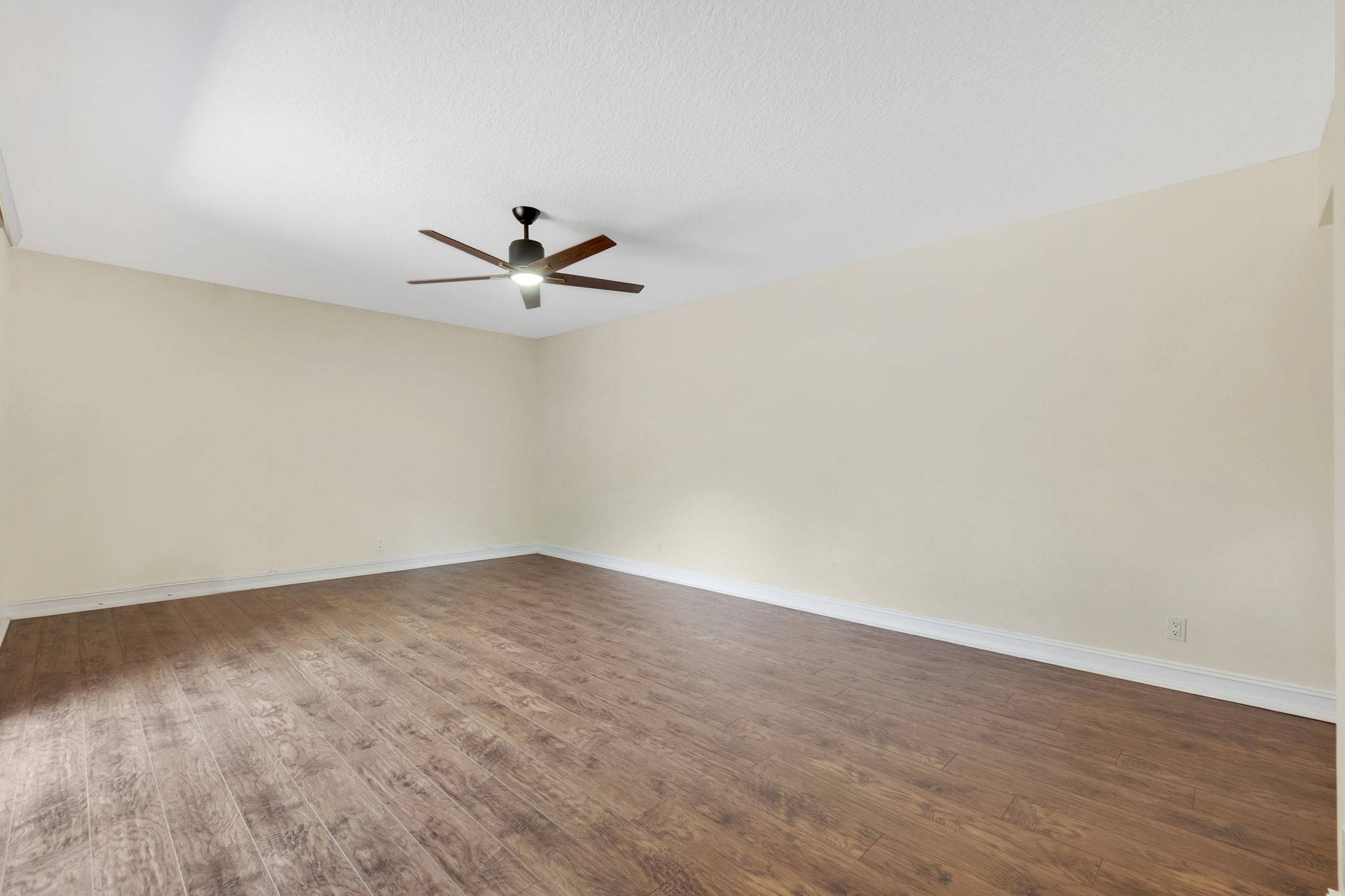 Bright 2-Bed Townhome with Private Courtyard