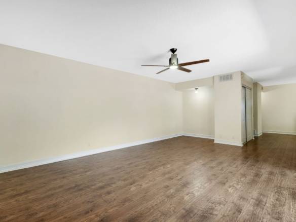 Bright 2-Bed Townhome with Private Courtyard