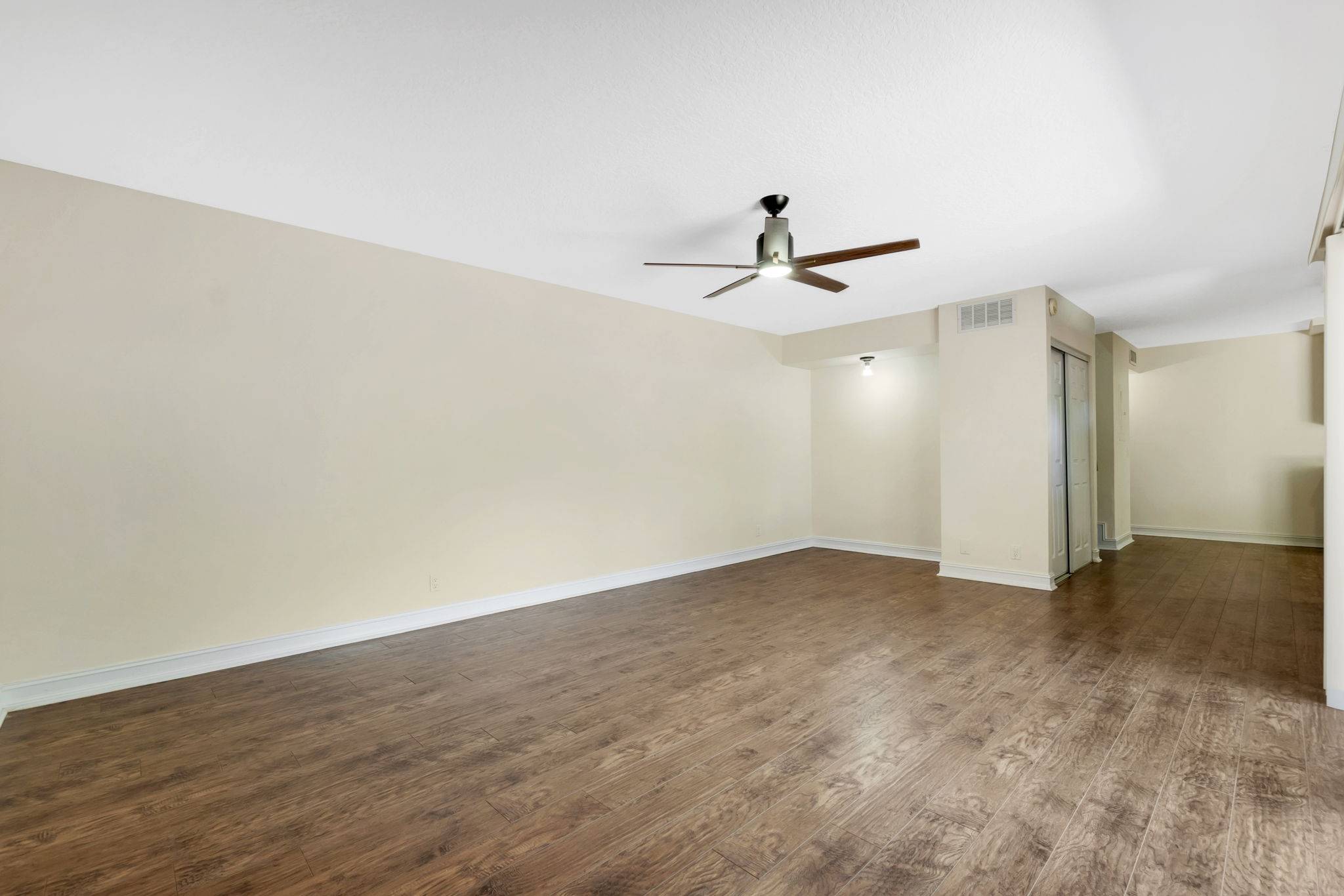 Bright 2-Bed Townhome with Private Courtyard