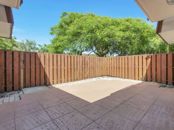 Bright 2-Bed Townhome with Private Courtyard
