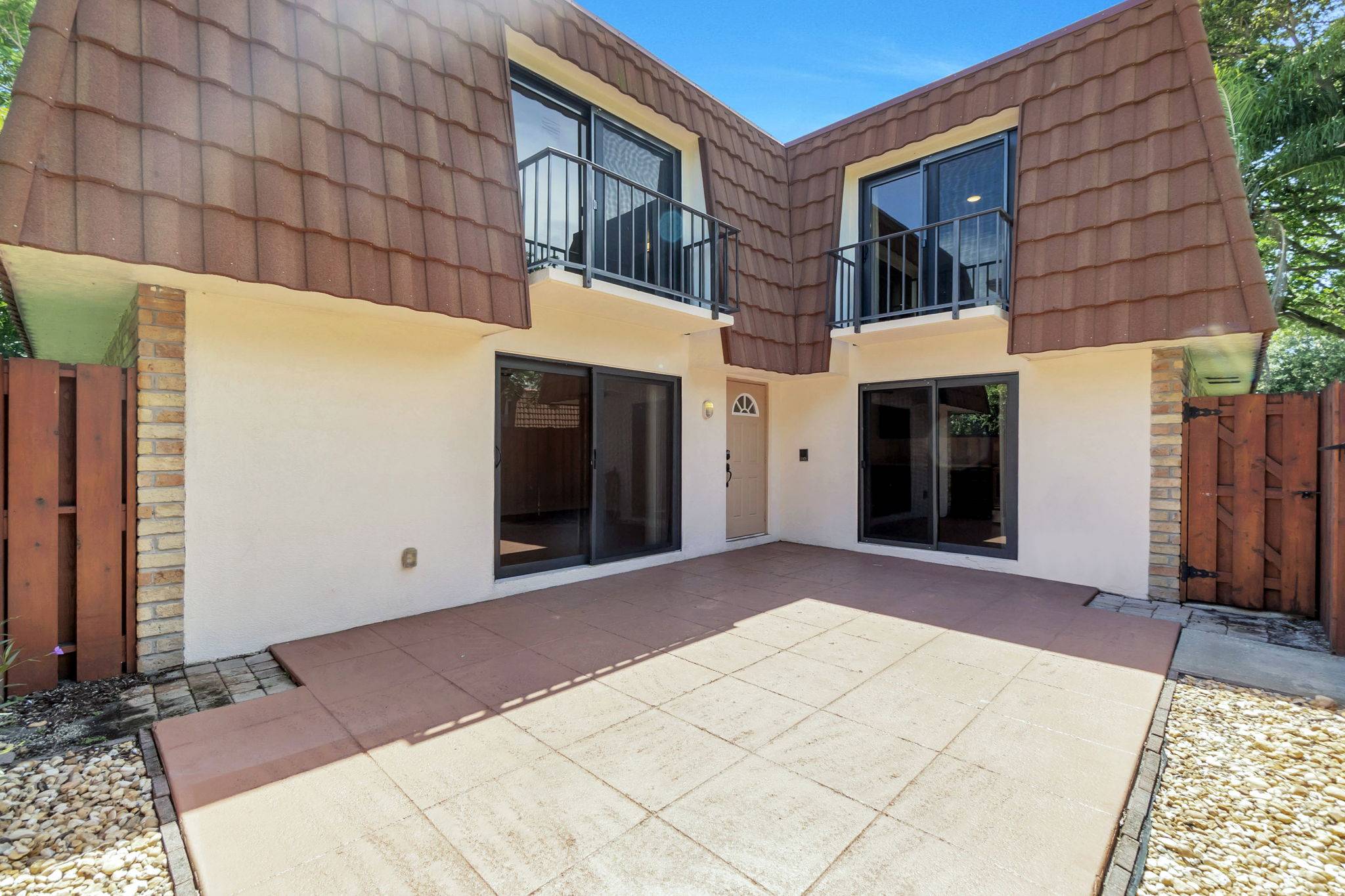 Bright 2-Bed Townhome with Private Courtyard