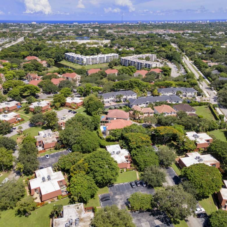 Bright 2-Bed Townhome with Private Courtyard