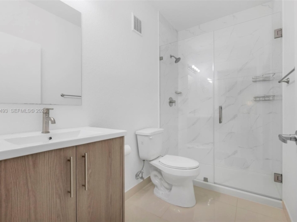 Spacious 5-Bedroom Corner-Lot Home with Three Private Suites in Aurora Subdivision