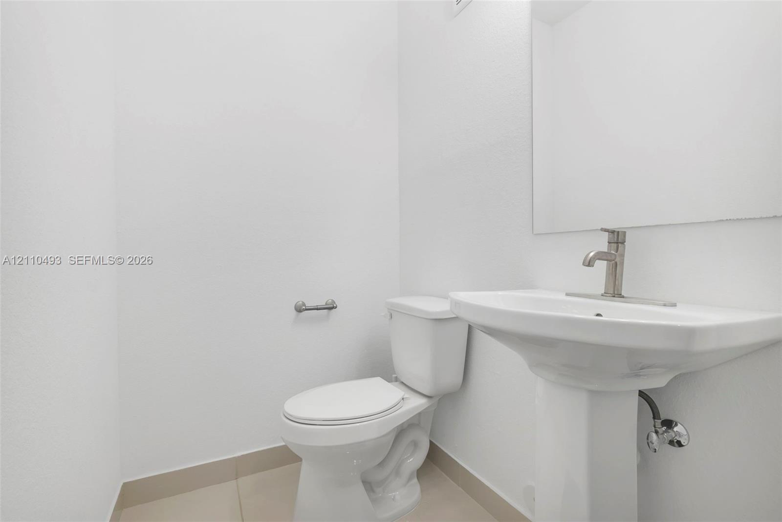 Spacious 5-Bedroom Corner-Lot Home with Three Private Suites in Aurora Subdivision