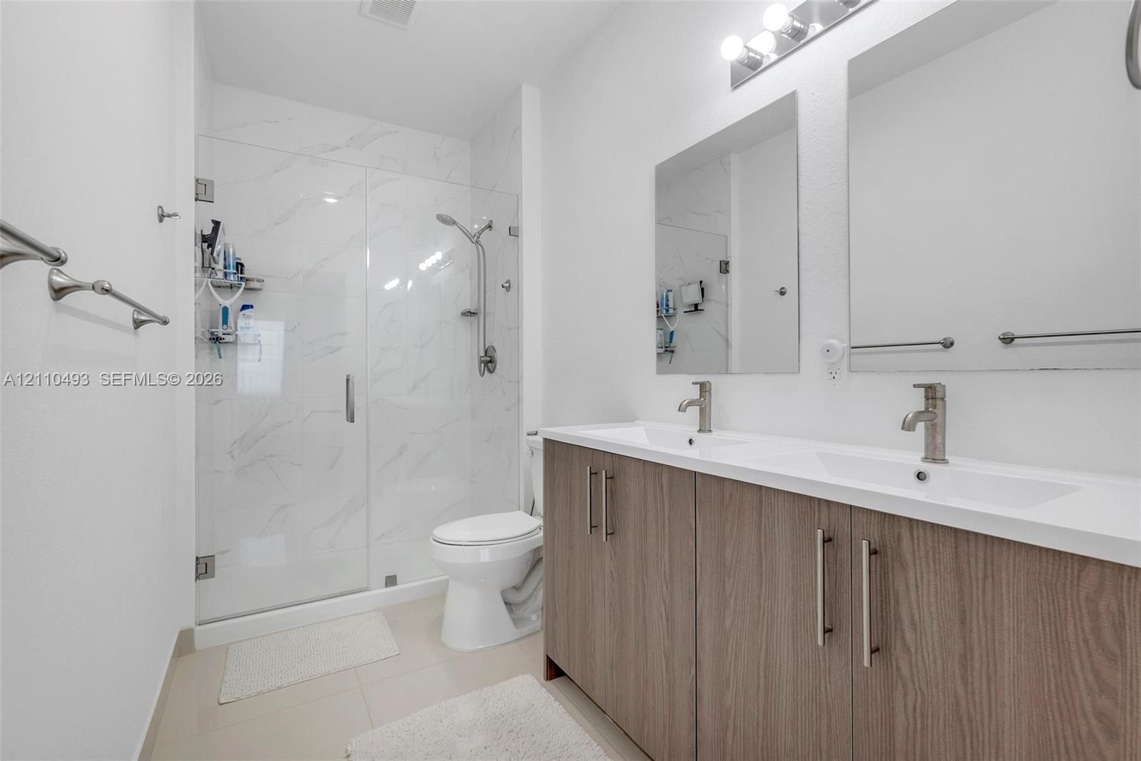 Spacious 5-Bedroom Corner-Lot Home with Three Private Suites in Aurora Subdivision