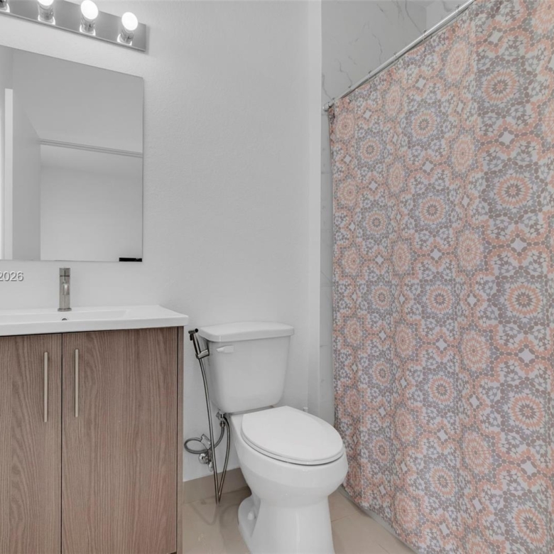 Spacious 5-Bedroom Corner-Lot Home with Three Private Suites in Aurora Subdivision